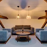 Upstairs Boutique Aparthotel 3*