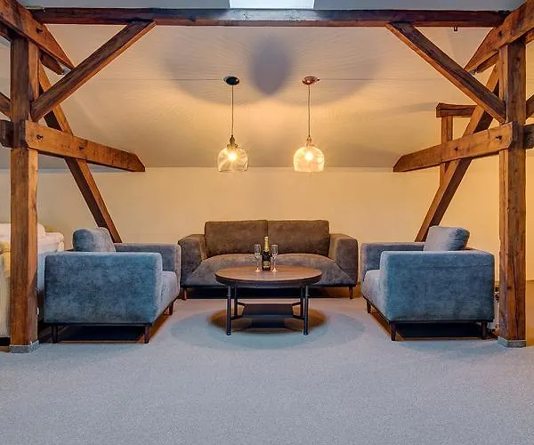 Upstairs Boutique Aparthotel 3*