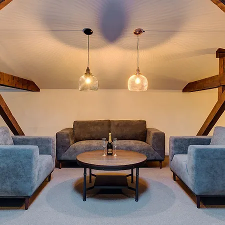 شقة فندقية Upstairs Boutique 3*