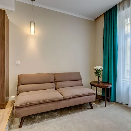 Upstairs Boutique شقة فندقية