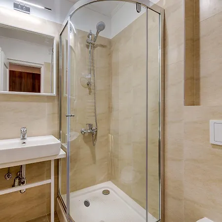 Upstairs Boutique 3*