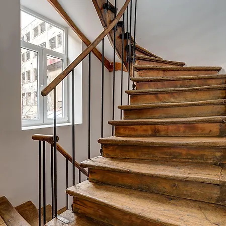 Upstairs Boutique 3* Bucharest