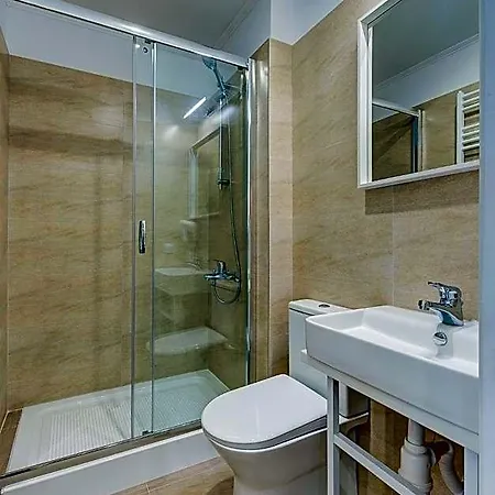 Upstairs Boutique Aparthotel 3*