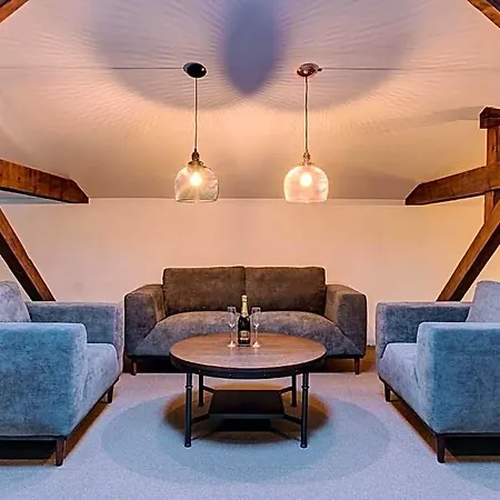 Aparthotel Upstairs Boutique Bucharest