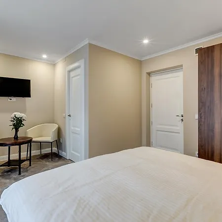Apartmanhotel Upstairs Boutique 4*