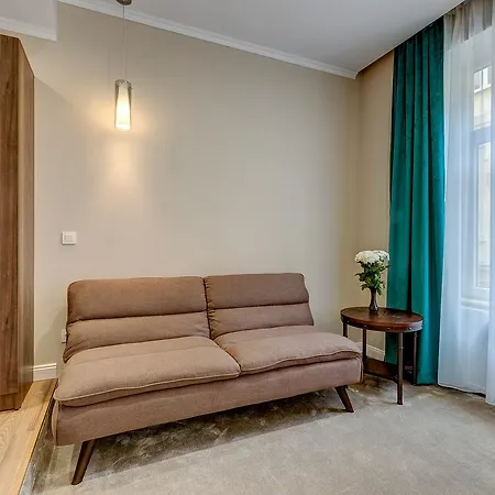 Apartmanhotel Upstairs Boutique 4*