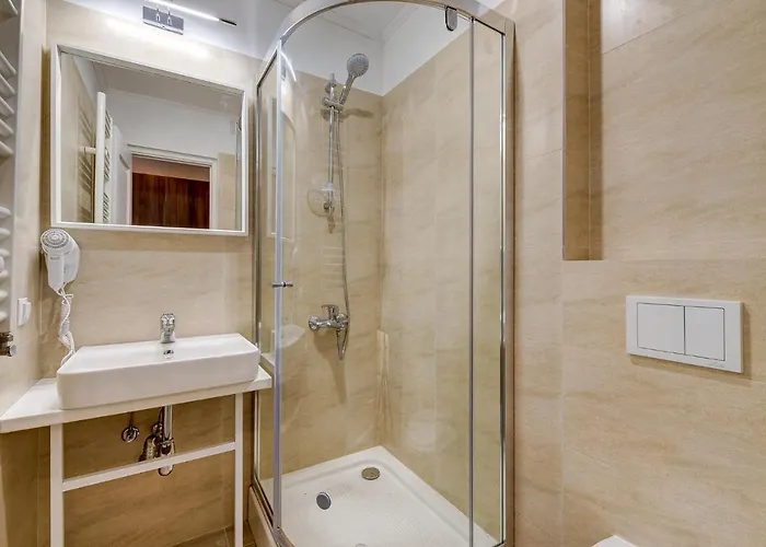 Upstairs Boutique 3*