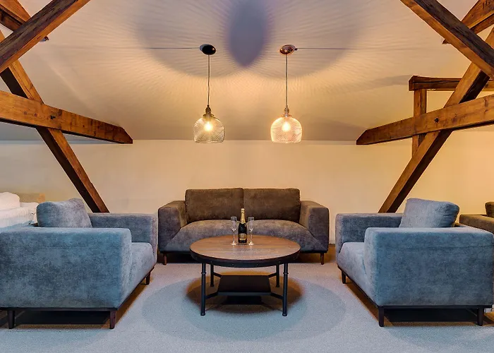 Lägenhetshotell Upstairs Boutique 3*