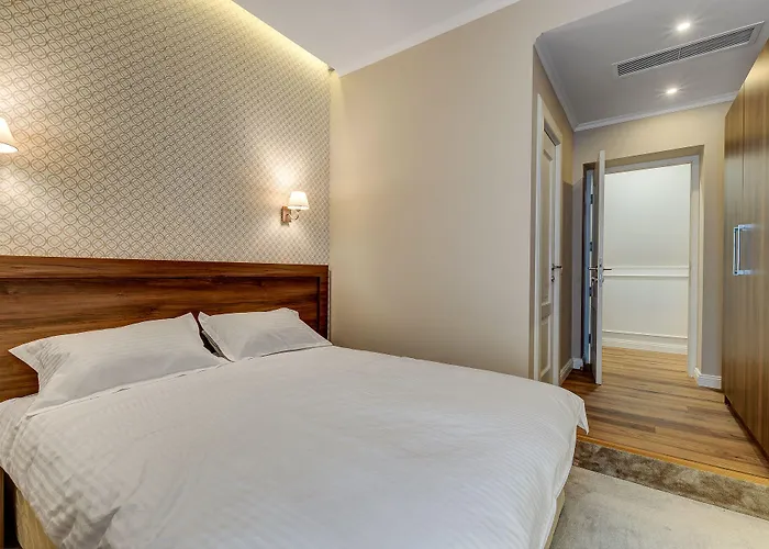 Upstairs Boutique Апарт-готель 3*