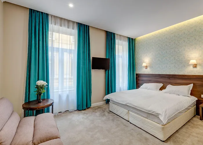 Upstairs Boutique 3*