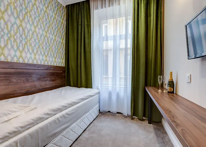 Upstairs Boutique Апарт-готель