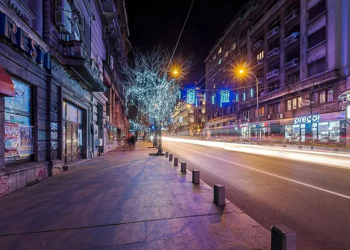 Upstairs Boutique 3* Бухарест