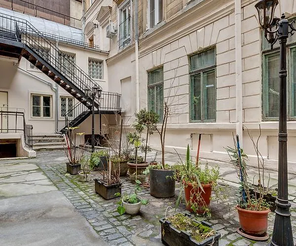 Апарт-готель Upstairs Boutique