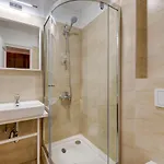 Upstairs Boutique 3*