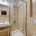 Upstairs Boutique 3*