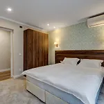 Upstairs Boutique Bukarest