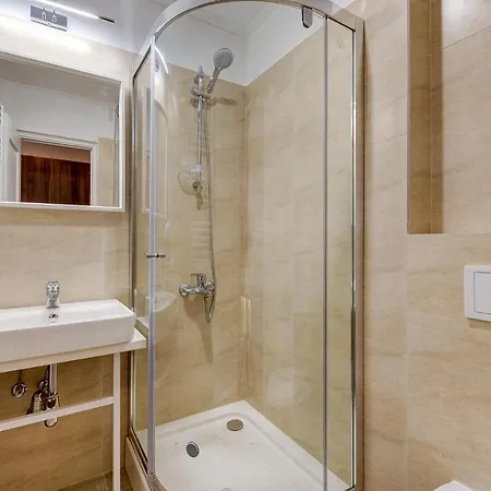 Upstairs Boutique 3*