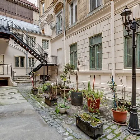 Ξενοδοχείο με διαμερίσματα Upstairs Boutique