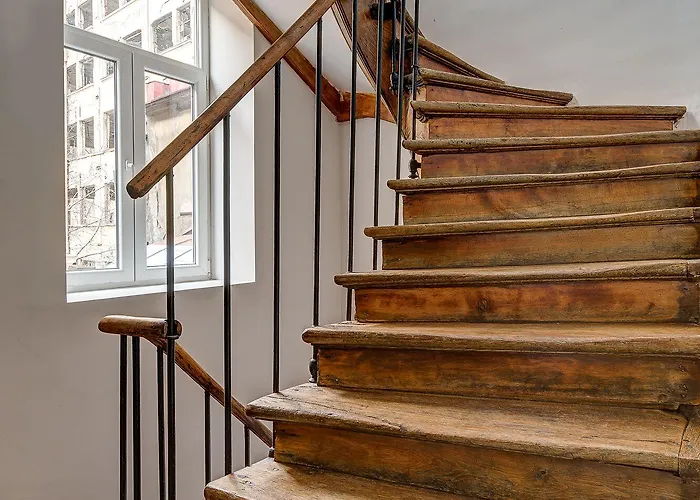 Upstairs Boutique 3* Boekarest