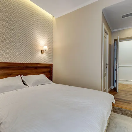 Upstairs Boutique Lejlighedshotel 3*