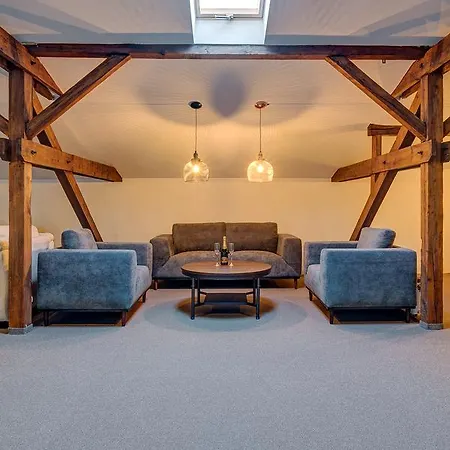 Upstairs Boutique Lejlighedshotel 3*